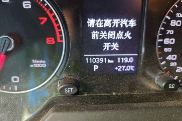 Used Audi Q5 2017 40 TFSI Ambition Edition Odometer Close Up