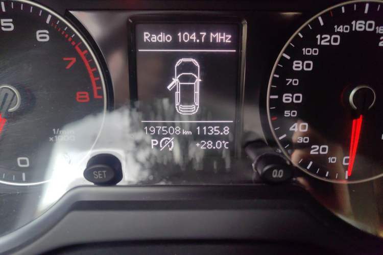 Used Audi Q5 2017 40 TFSI Ambition Edition Odometer Close Up