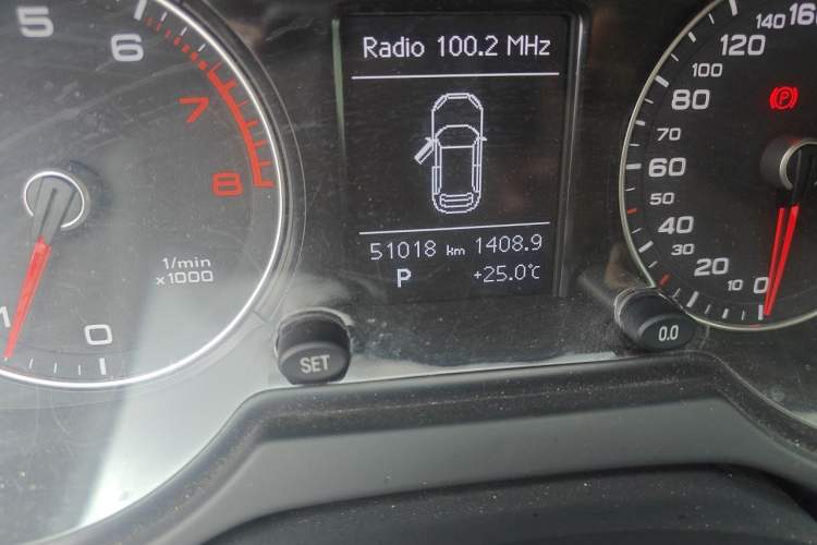 Used Audi Q5 2017 Plus 40 TFSI Ambition Model Odometer Close Up