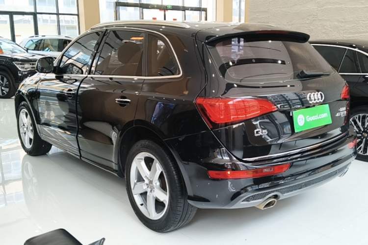 Used Audi Q5 2017 Plus 40 TFSI Ambition Model Rear Left 45 Deg
