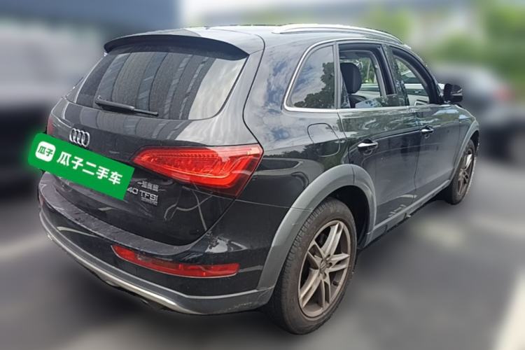 Used Audi Q5 2017 40 TFSI Comfort Model Rear Right 45 Deg