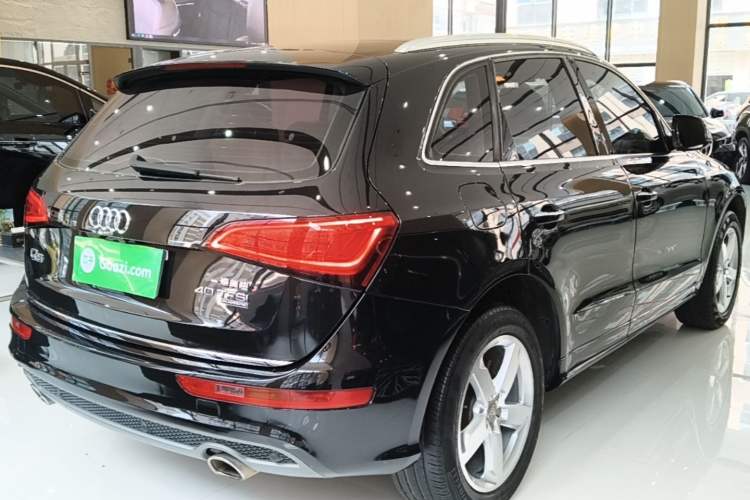 Used Audi Q5 2017 Plus 40 TFSI Ambition Model Rear Right 45 Deg
