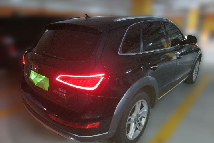 Used Audi Q5 2017 40 TFSI Comfort Model Rear Right 45 Deg