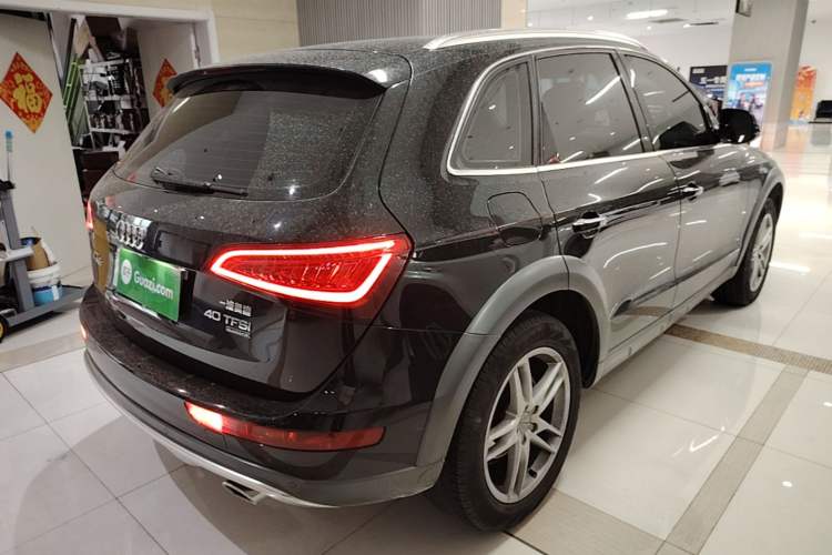 Used Audi Q5 2017 Plus 40 TFSI Technology Model Rear Right 45 Deg