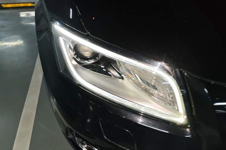 Used Audi Q5 2017 Plus 40 TFSI Comfort Model Right Front Headlight