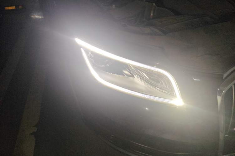 Used Audi Q5 2017 Plus 40 TFSI Technology Model Right Front Headlight