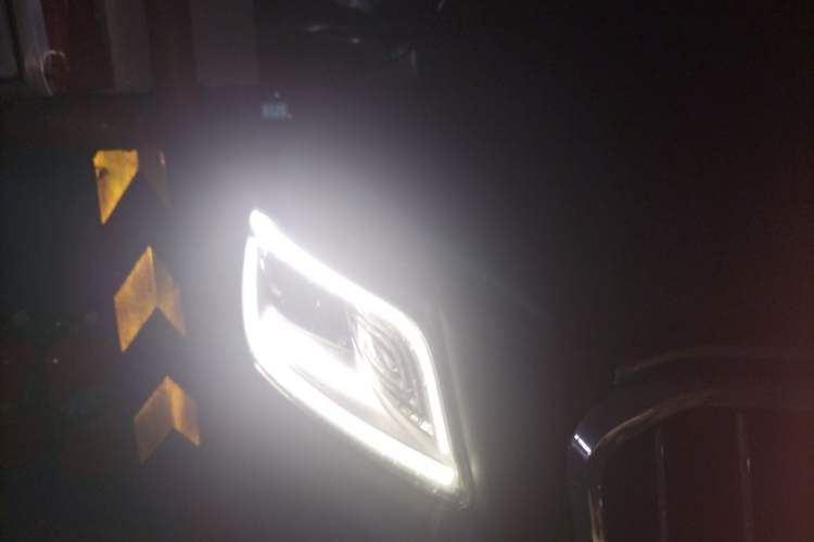 Used Audi Q5 2017 Plus 40 TFSI Ambition Model Right Front Headlight