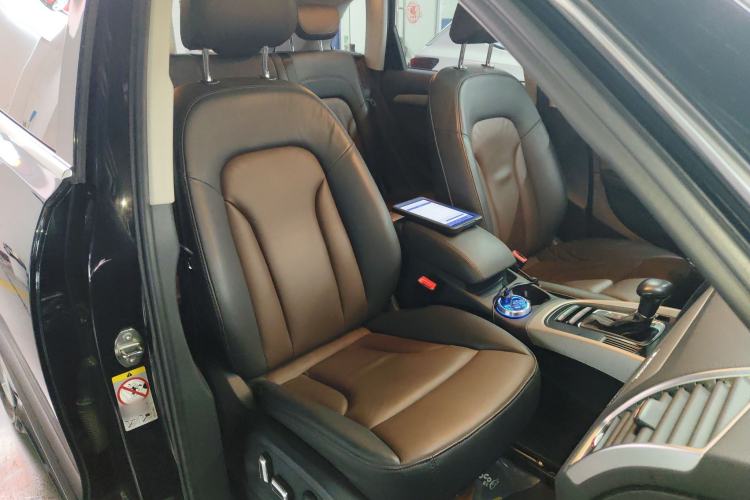 Used Audi Q5 2017 Plus 40 TFSI Ambition Model Right Front Seat