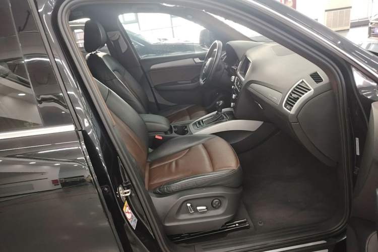 Used Audi Q5 2017 Plus 40 TFSI Ambition Model Right Front Seat