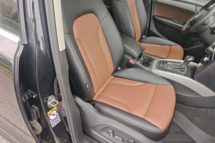 Used Audi Q5 2017 Plus 40 TFSI Ambition Model Right Front Seat