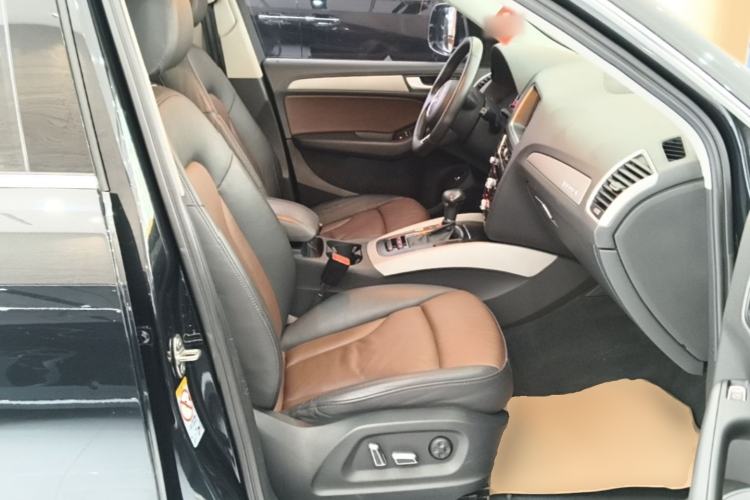 Used Audi Q5 2017 Plus 40 TFSI Ambition Model Right Front Seat