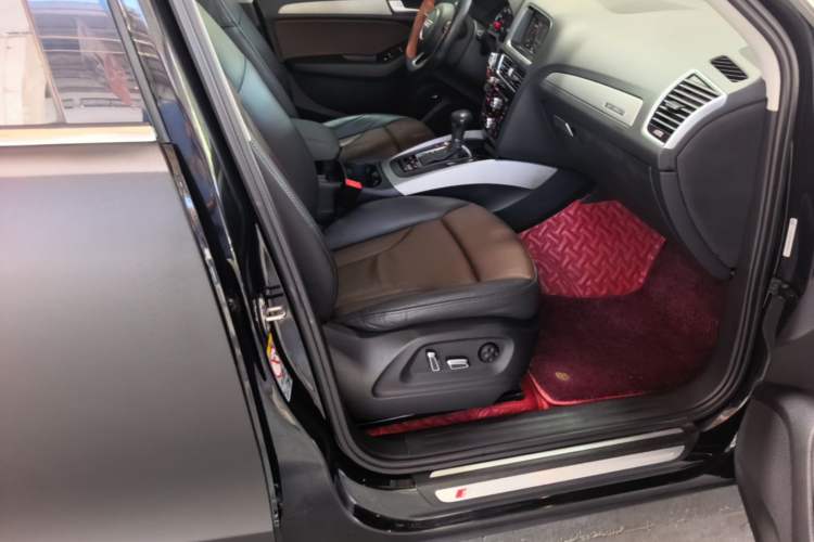 Used Audi Q5 2017 Plus 40 TFSI Ambition Model Right Front Seat