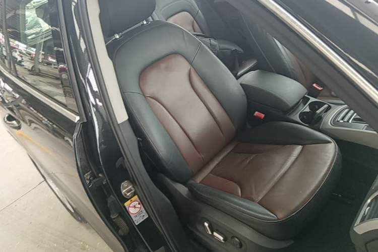 Used Audi Q5 2017 40 TFSI Ambition Edition Right Front Seat
