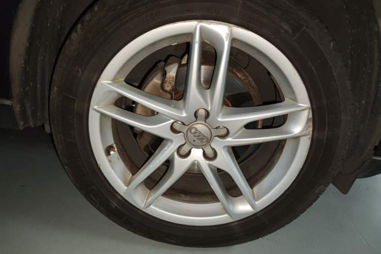 Used Audi Q5 2017 Plus 40 TFSI Comfort Model Right Front Wheel Hub