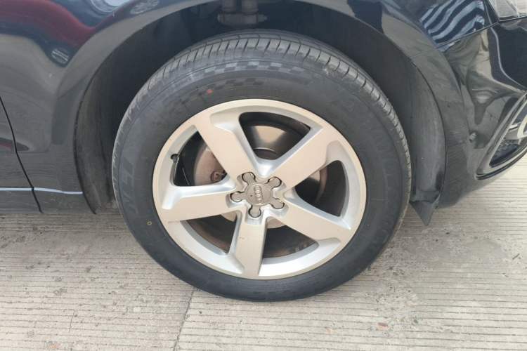 Used Audi Q5 2017 Plus 40 TFSI Technology Model Right Front Wheel Hub