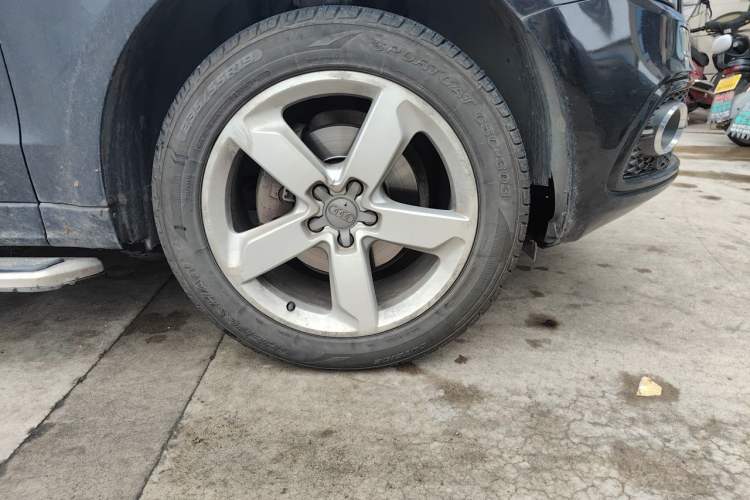Used Audi Q5 2017 Plus 40 TFSI Ambition Model Right Front Wheel Hub
