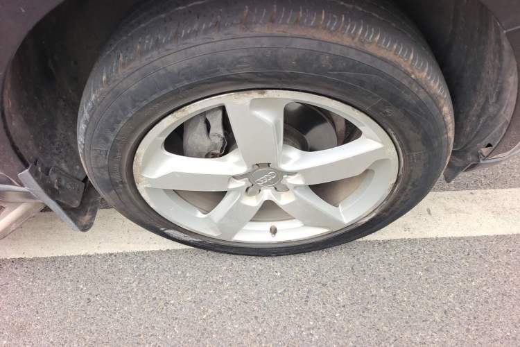 Used Audi Q5 2017 40 TFSI Ambition Edition Right Front Wheel Hub