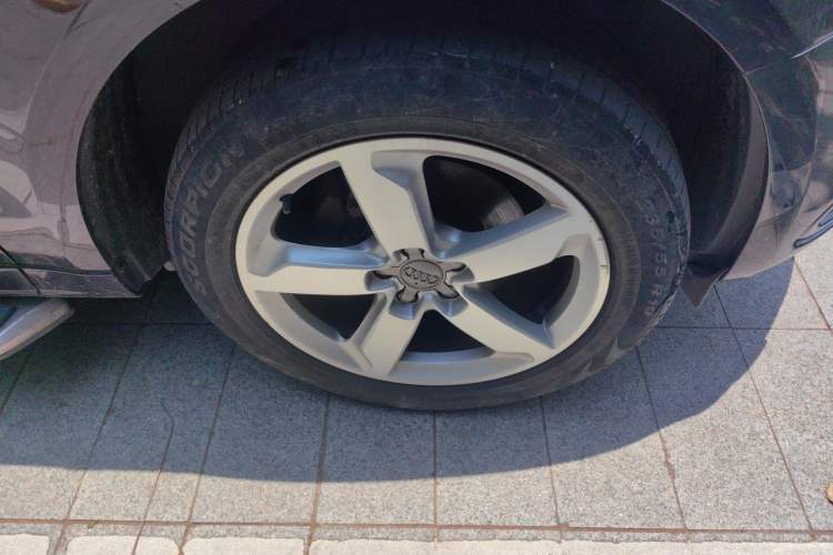 Used Audi Q5 2017 Plus 40 TFSI Ambition Model Right Front Wheel Hub