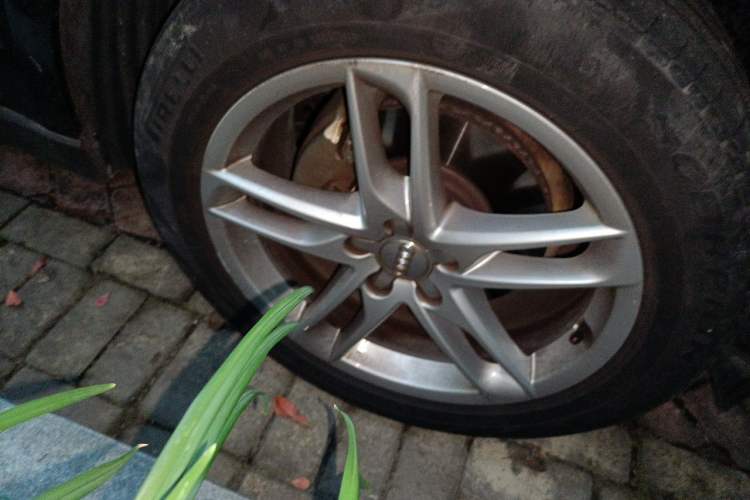 Used Audi Q5 2017 40 TFSI Technology Edition Right Front Wheel Hub