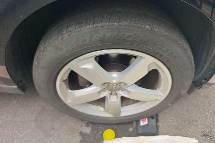 Used Audi Q5 2017 40 TFSI Ambition Edition Right Front Wheel Hub
