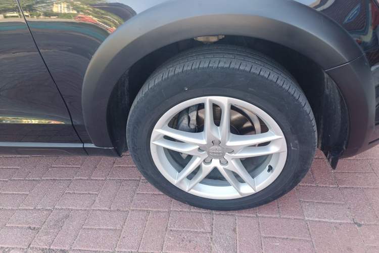 Used Audi Q5 2017 Plus 40 TFSI Technology Model Right Front Wheel Hub
