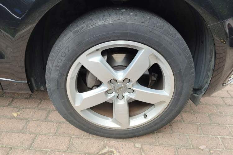 Used Audi Q5 2017 Plus 40 TFSI Ambition Model Right Front Wheel Hub