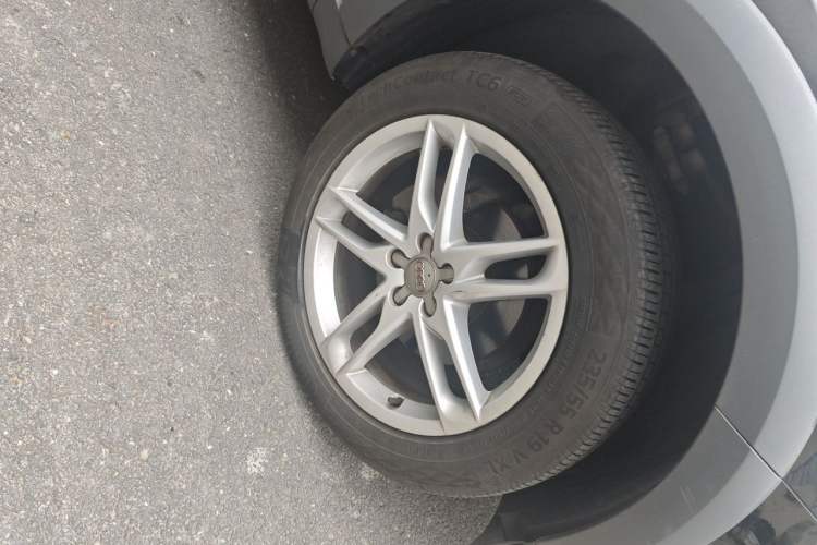 Used Audi Q5 2017 Plus 40 TFSI Technology Model Right Front Wheel Hub