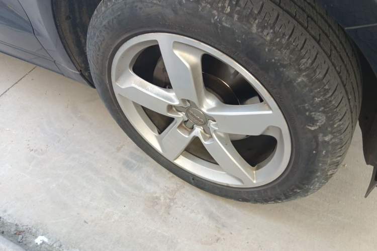 Used Audi Q5 2017 Plus 40 TFSI Ambition Model Right Front Wheel Hub