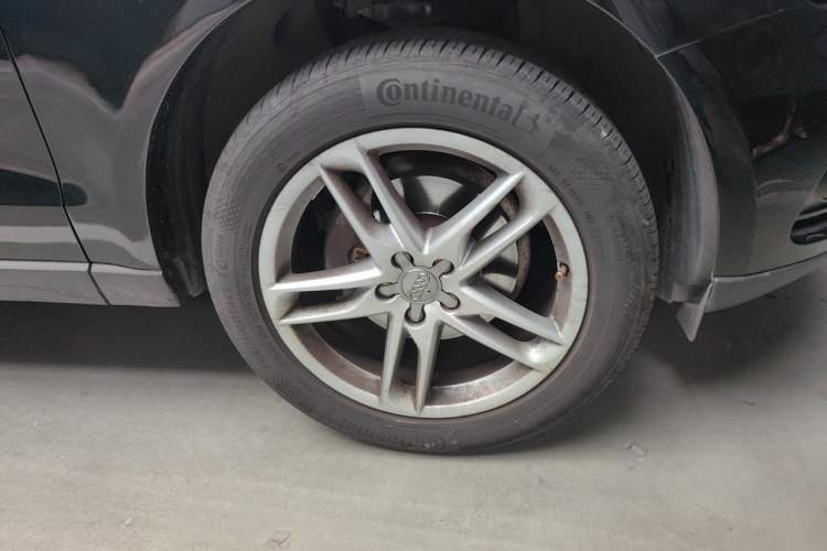 Used Audi Q5 2017 40 TFSI Comfort Model Right Front Wheel Hub