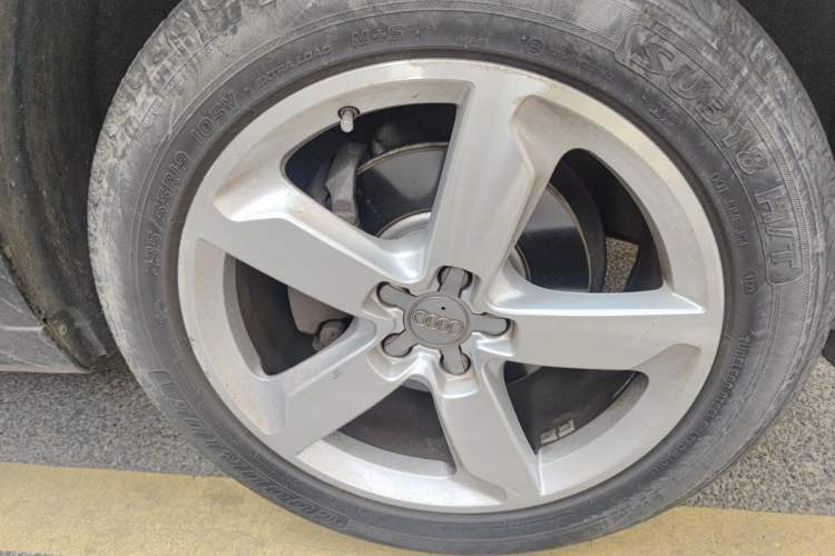 Used Audi Q5 2017 40 TFSI Ambition Edition Right Front Wheel Hub