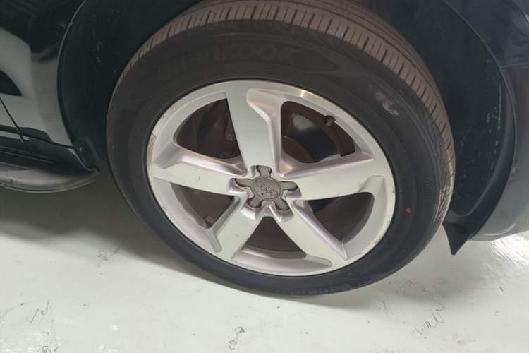 Used Audi Q5 2017 Plus 40 TFSI Ambition Model Right Front Wheel Hub