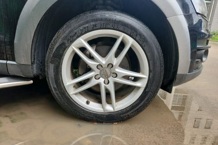 Used Audi Q5 2017 Plus 40 TFSI Comfort Model Right Front Wheel Hub