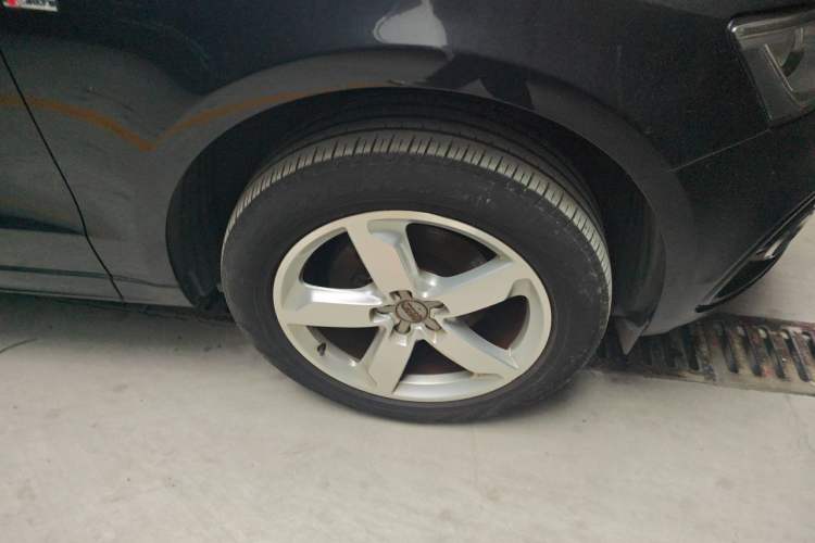 Used Audi Q5 2017 Plus 40 TFSI Ambition Model Right Front Wheel Hub