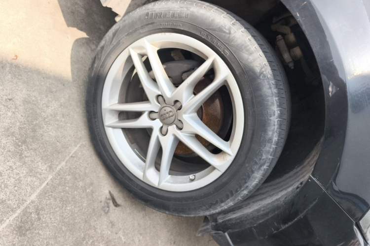 Used Audi Q5 2017 40 TFSI Comfort Model Right Front Wheel Hub