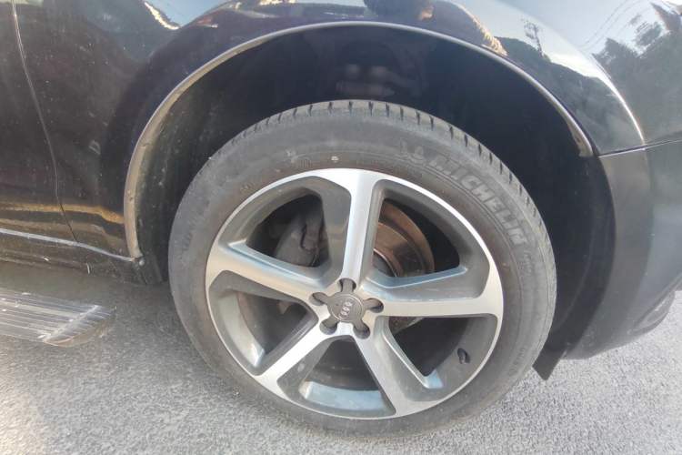 Used Audi Q5 2017 40 TFSI Dynamic Edition Right Front Wheel Hub