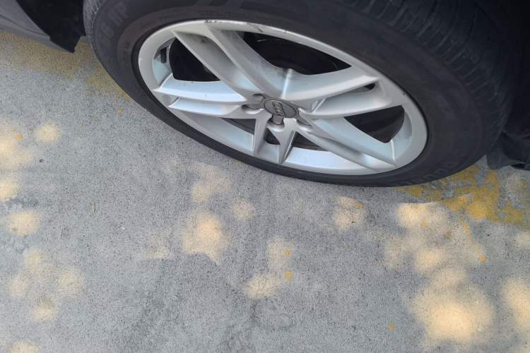 Used Audi Q5 2017 40 TFSI Comfort Model Right Front Wheel Hub