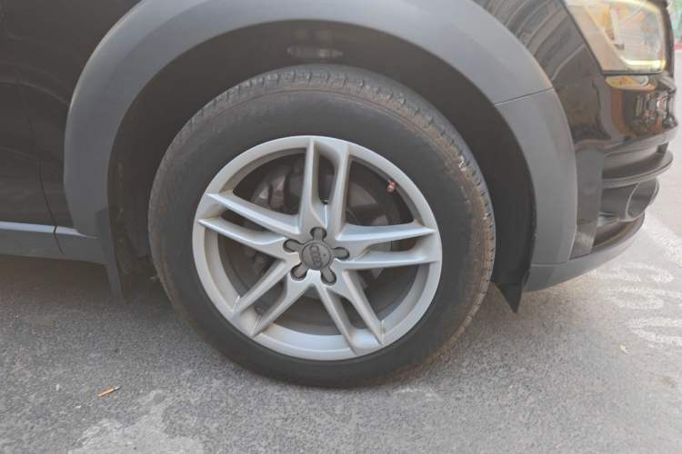 Used Audi Q5 2017 Plus 40 TFSI Technology Model Right Front Wheel Hub