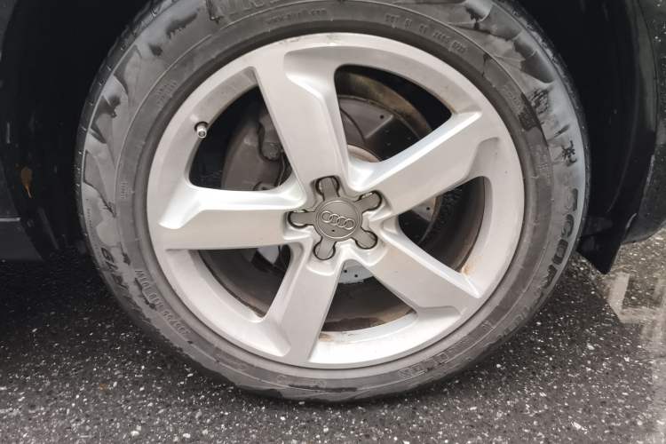 Used Audi Q5 2017 Plus 40 TFSI Ambition Model Right Front Wheel Hub