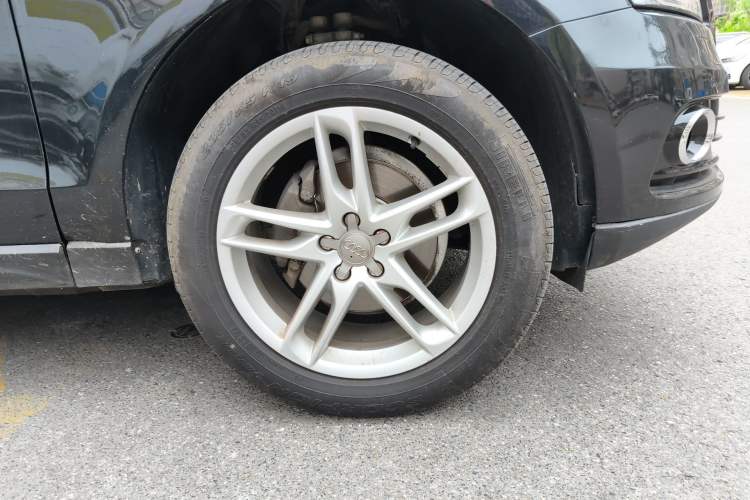 Used Audi Q5 2017 40 TFSI Comfort Model Right Front Wheel Hub