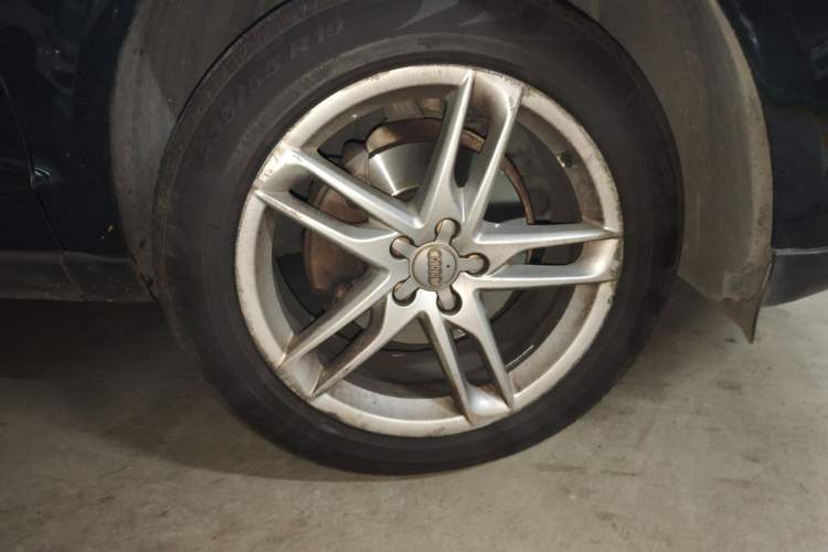 Used Audi Q5 2017 40 TFSI Comfort Model Right Front Wheel Hub