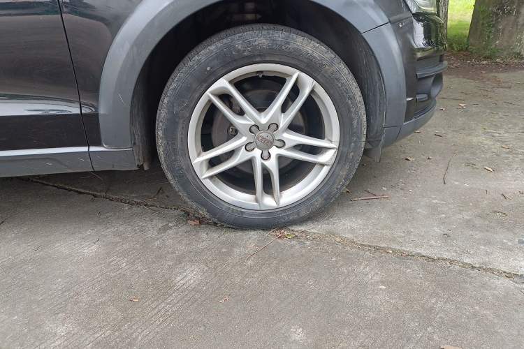 Used Audi Q5 2017 Plus 40 TFSI Technology Model Right Front Wheel Hub