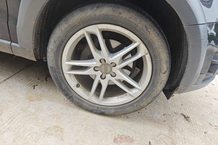 Used Audi Q5 2017 Plus 40 TFSI Technology Model Right Front Wheel Hub