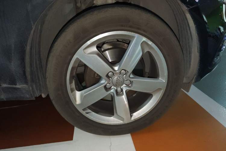 Used Audi Q5 2017 Plus 40 TFSI Ambition Model Right Front Wheel Hub