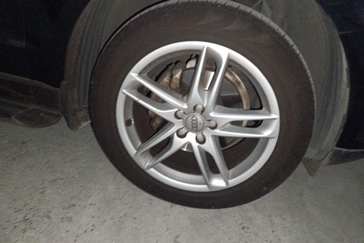 Used Audi Q5 2017 40 TFSI Technology Edition Right Front Wheel Hub