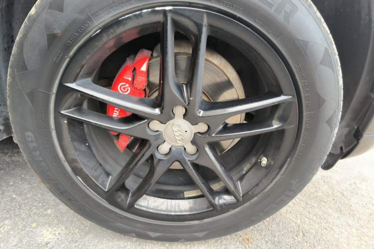 Used Audi Q5 2017 Plus 40 TFSI Technology Model Right Front Wheel Hub
