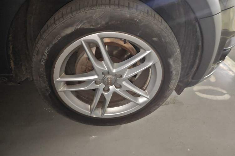Used Audi Q5 2017 Plus 40 TFSI Technology Model Right Front Wheel Hub