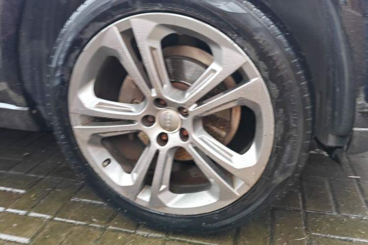 Used Audi Q5 2017 40 TFSI Ambition Edition Right Front Wheel Hub