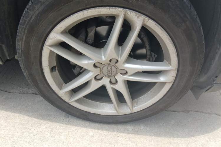 Used Audi Q5 2017 40 TFSI Comfort Model Right Front Wheel Hub
