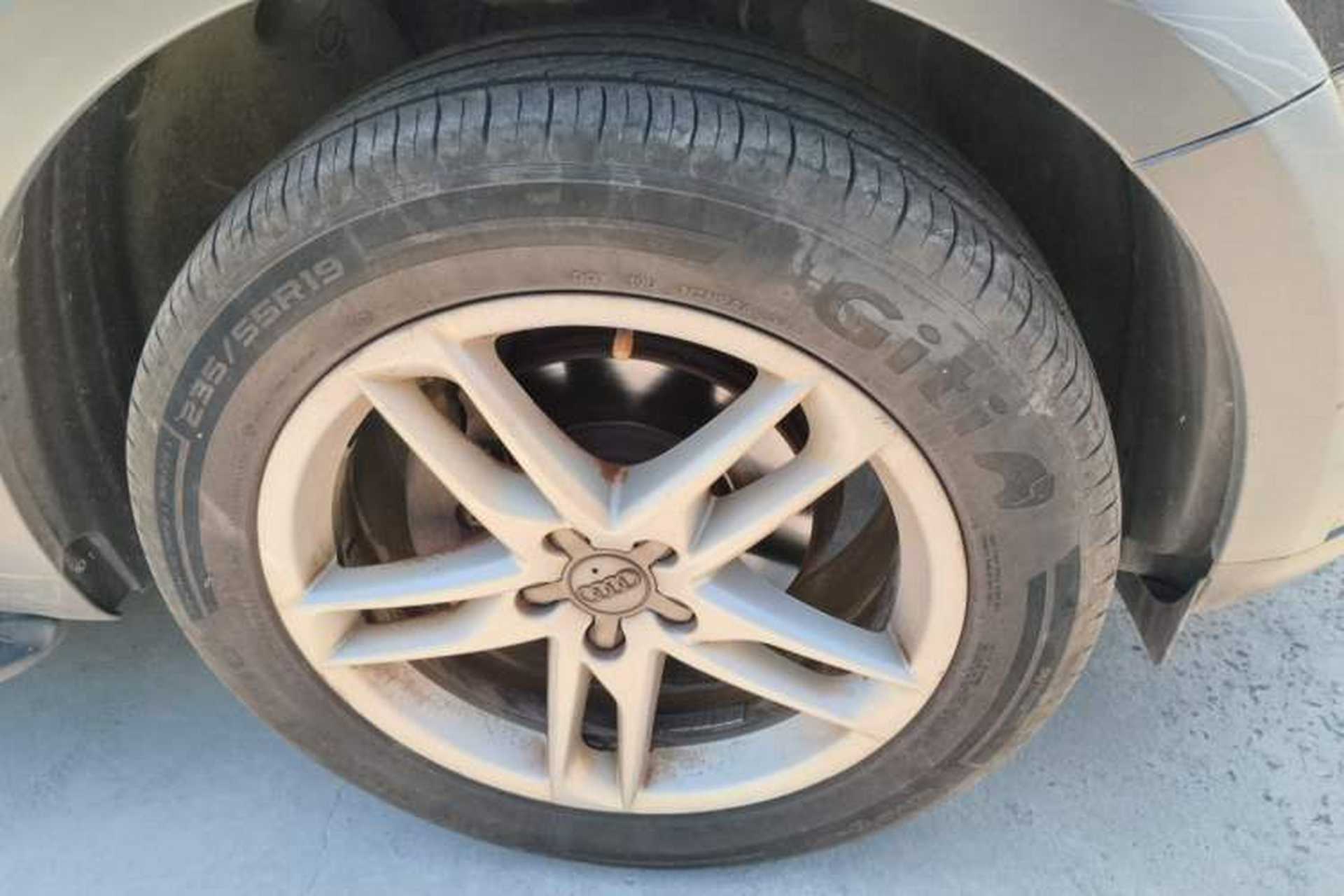 Used Audi Q5 2017 Plus 40 TFSI Comfort Model Right Front Wheel Hub