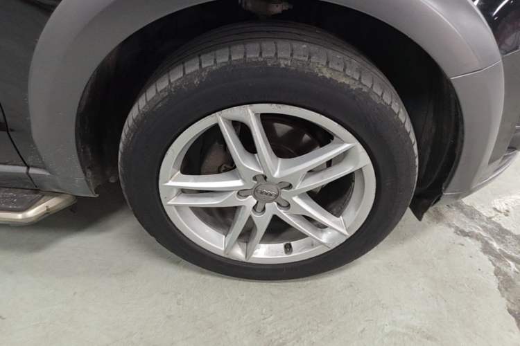 Used Audi Q5 2017 40 TFSI Technology Edition Right Front Wheel Hub